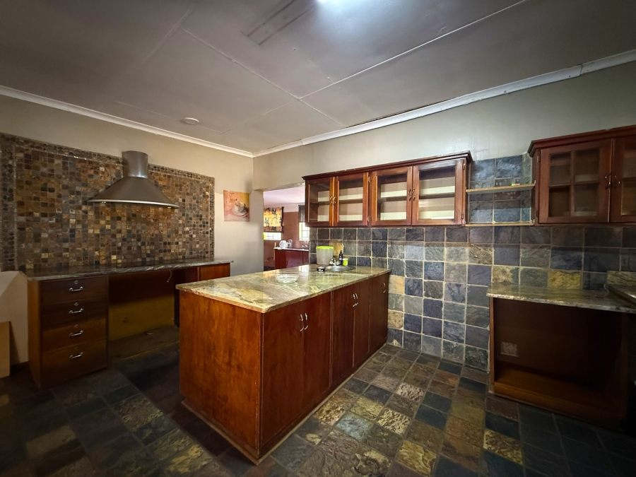 5 Bedroom Property for Sale in Van Der Hoff Park North West